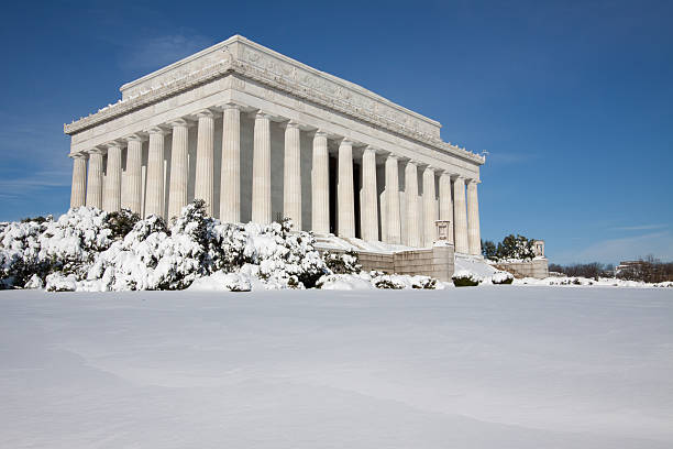 istock Lincoln Memorial, winter 118681115