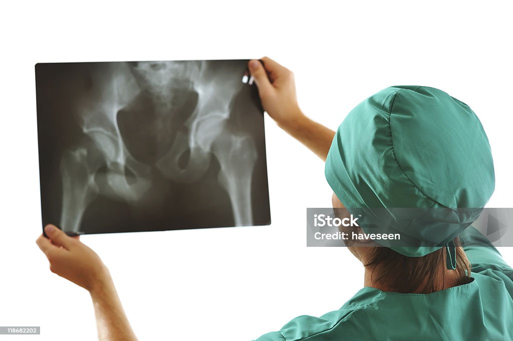 Médico olhando para raios x - Royalty-free Adulto Foto de stock