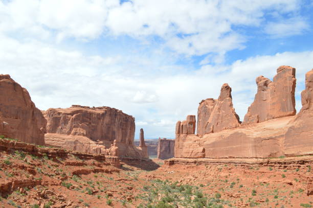 istock Park Avenue and three gossips, Arches National Park, Utah 1186826471