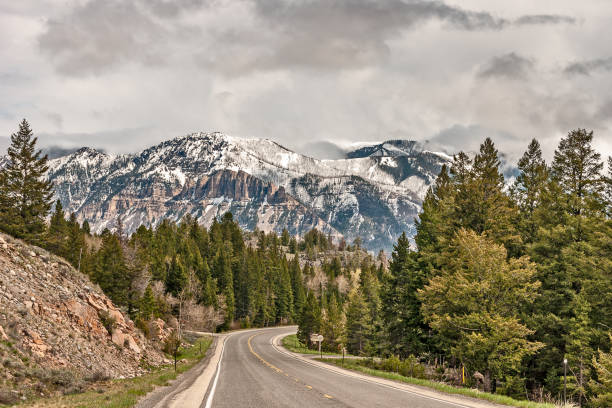 istock Beautiful Wyoming Mountains 1186835270