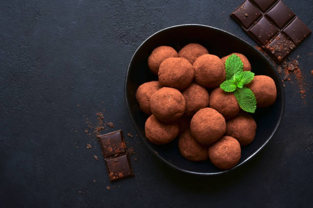 istock Homemade chocolate truffle with mint 1186875332