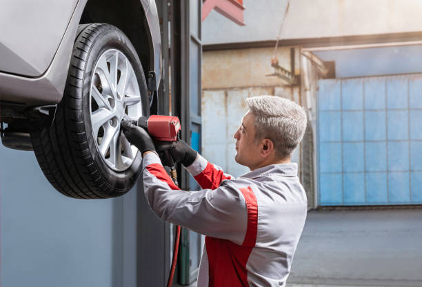 Auto Mechanic Change Tire - Vehicle Part Shock Absorber, Tire - Vehicle Part, Wheel, Repairing, Change brake disc photos stock pictures, royalty-free photos & images