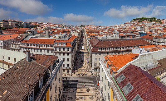 Vista aérea de la calle Rua Augusta en el distrito de Baixa de Lisboa, Portugal. La calle más cosmopolita de la capital es un punto de referencia de la ciudad. Arquitectura del siglo XVIII photo