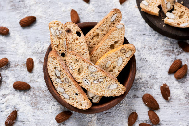 carquinyolis, typisches gebäck aus katalonien, spanien - biscotti stock-fotos und bilder