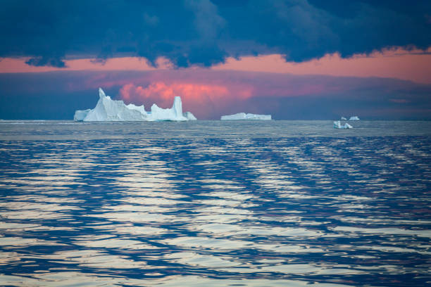 icebergs na passagem de drake - continente antárctico - oceano antártico - fotografias e filmes do acervo