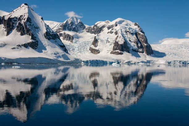 istock Erreca Channel - Antarctic Peninsula - Antarctica 1186906417
