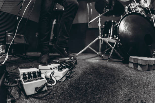 гитарный эффект педали - guitar pedal стоковые фото и изображения