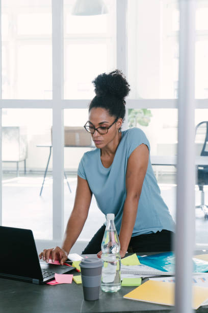 istock Businesswoman using laptop 1186917872