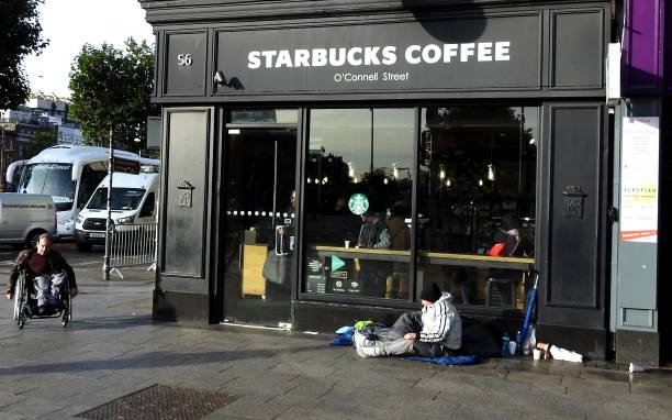 starbucks - underbelly photos et images de collection