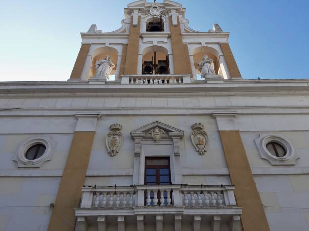 taranto - fachada lateral da igreja do carmelo - latin motto - fotografias e filmes do acervo
