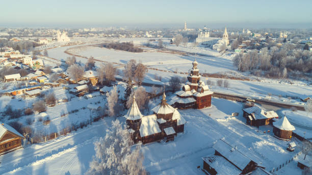 invierno ruso nevado en suzdal, anillo de oro de rusia - súzdal fotografías e imágenes de stock