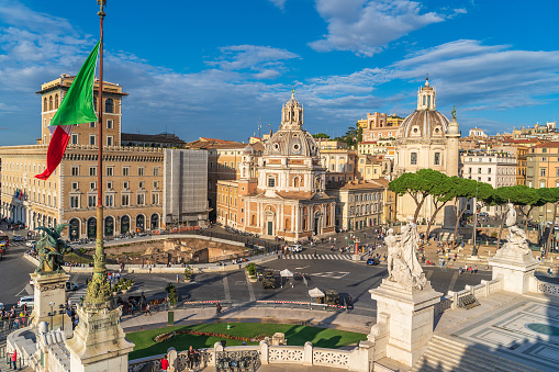 Roma, Italia - Octubre 2019 : Vista en la Plaza de Venecia desde el Altar de la Patria o Monumento Nazionale a Vittorio Emanuele II en Roma, Italia photo