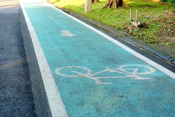 istock Green bike lane 1187036877