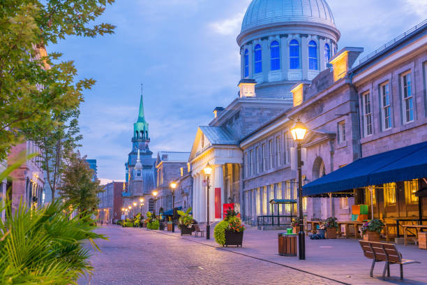 istock Old town Montreal at famous Cobbled streets at twilight 1187060736