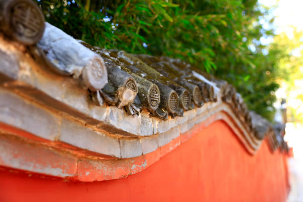The wall of ancient Chinese architecture, glazed tile sculpture
