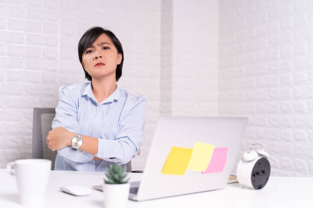 istock Angry woman working at office 1187094991