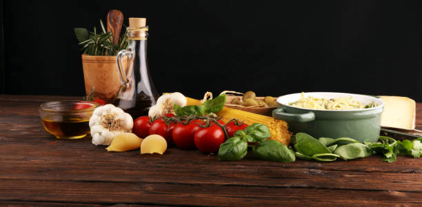 istock Spaghetti with gorgonzola and spinach souce with ingredients 1187105678