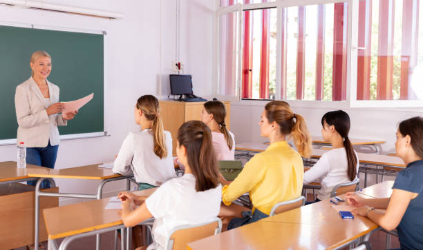 istock Female teacher lecturing to students 1187113401