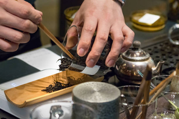 istock Male hand dosing tea in strands to make black tea 1187122480