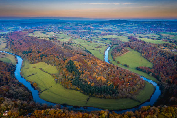 Aerial view of Symonds Yat Aerial view of the Autumn leaves and colours at River Wye, Symonds Yat, Herefordshire, Midlands, England, UK gloucestershire stock pictures, royalty-free photos & images