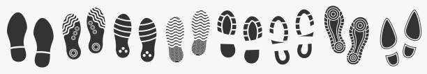 ilustraciones, imágenes clip art, dibujos animados e iconos de stock de gran conjunto de silueta de huellas aislada en blanco. vector - suela de zapato