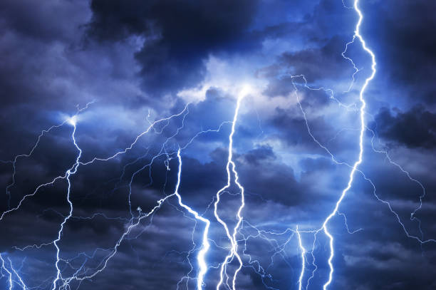 lightnings during summer storm - trovão imagens e fotografias de stock