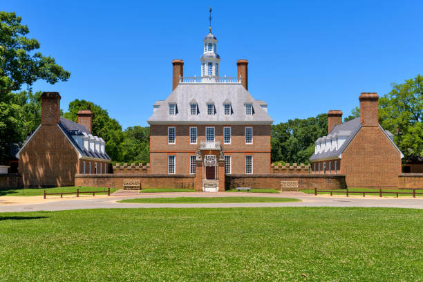 Governor's Palace - A full front view of the historic Governor's Palace, in Colonial Williamsburg, Williamsburg, Virginia, USA. Williamsburg, Virginia, USA - June 11, 2019: A full front view of the Governor's Palace, the home for the Royal Governors and the first two elected governors of Virginia, on a sunny Spring day. governor's palace williamsburg stock pictures, royalty-free photos & images