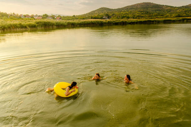 наше лето - inner tube swimming lake water стоковые фото и изображения