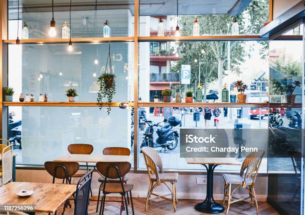 Лучшее Кафе В Городе — стоковые фотографии и другие картинки Кафе - Кафе, Фоновые изображения, Ресторан