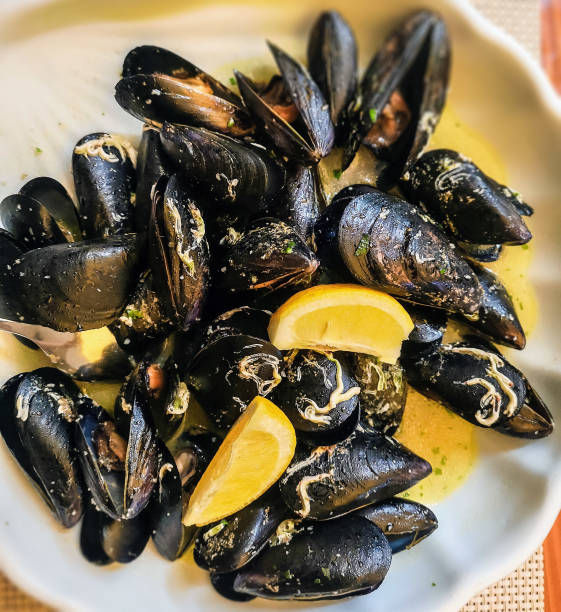 istock Steamed Mussels plate 1187287726