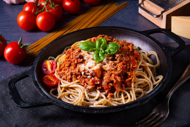 istock wholegrain spaghetti with tomato sauce and minced meat 1187290192