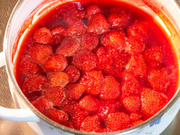 istock finish to make strawberry jam. 1187324753
