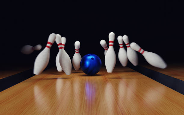 bowling strike auf schwarzem hintergrund. 3d-render-illustration - strike stock-fotos und bilder