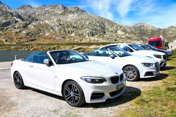 bmw 2er - mountain pass stock-fotos und bilder