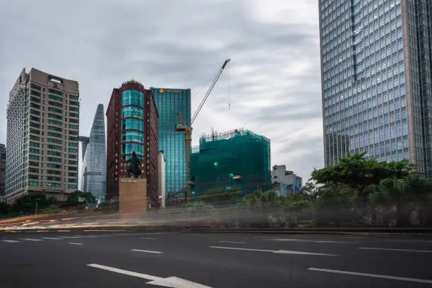 Photo of traffic around the main road in saigon distric one with bitexco tower and other buildings, skyline of the modern city of ho chi minh , vietnam