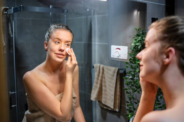 istock Taking good care of her face. 1187338939