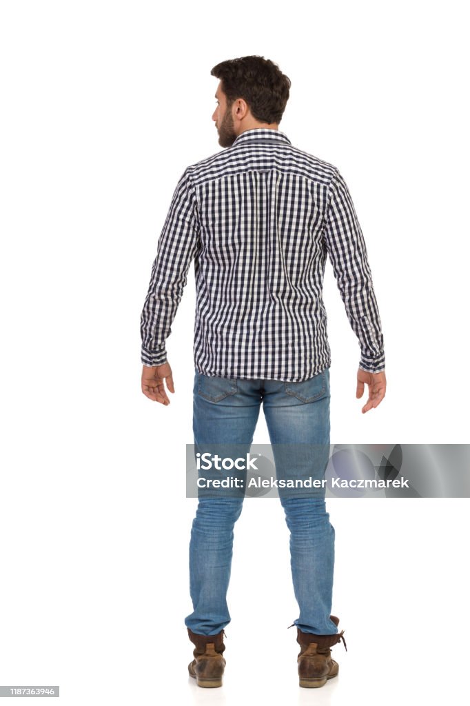 Vista Trasera De Hombre Joven De Pie Con Botas Jeans Lumberjack Camisa Y Mirando Hacia Otro Lado Foto de stock y más banco de imágenes de Adulto - iStock Vista Trasera De Hombre Joven De Pie Con Botas Jeans Lumberjack Camisa Y Mirando Hacia Otro Lado Foto de stock y más banco de imágenes de Adulto - iStock