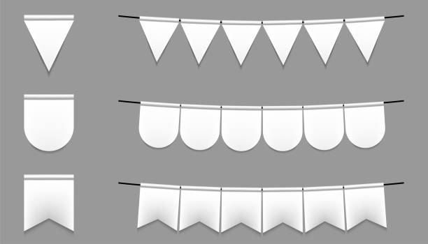 사실적인 흰색 페넌트 세트입니다. 회색 배경에 격리 된 빈 패브릭 플래그를 매달려 있습니다. - pennant flag blank sign stock illustrations