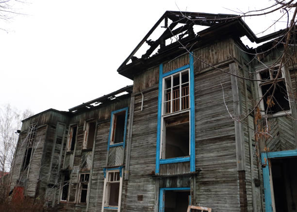istock Old abandoned wooden mansion - Dilapidated building. 1187373511