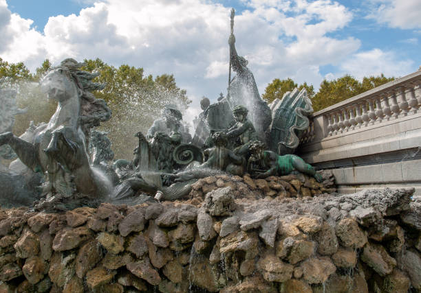 esplanade des quinconces, fountain of the monument aux girondins in bordeaux. france - monument aux girondins imagens e fotografias de stock