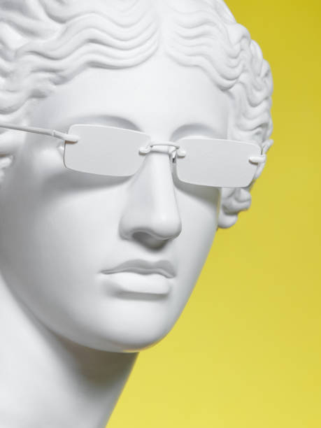 plaster head wearing sunglasses - sculpture art greek culture statue imagens e fotografias de stock