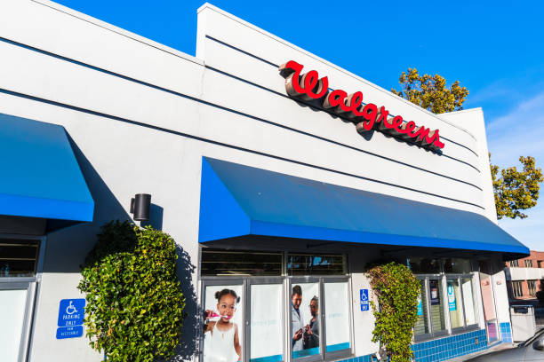 walgreens pharmacy exterior view - walgreens imagens e fotografias de stock