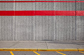 gehweg-mit-betonwand-urbaner-hintergrund.jpg?b=1&s=170x170&k=20&c=KcOp2Gcol27NrNZw_y0sKY_bR41JO3LEkG2meaydt80=