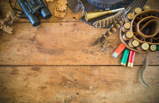 hermoso fondo de caza con equipo de caza - pheasant hunting fotos fotografías e imágenes de stock