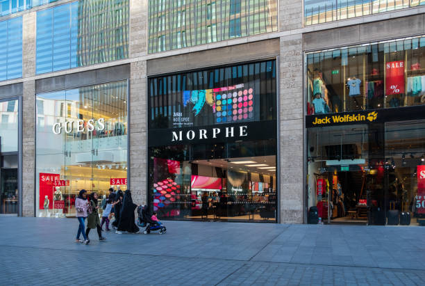 People stroll on Paradise Street around the Liverpool ONE shopping district in Liverpool Liverpool, United Kingdom - July 18, 2019: People stroll on Paradise Street around the Liverpool ONE shopping district in Liverpool liverpool one stock pictures, royalty-free photos & images