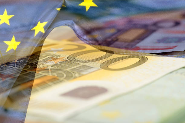 bandiera dell'unione europea banconote dell'ue e dell'euro - bce foto e immagini stock