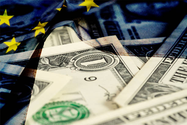 dollar geld und flagge der europäischen union eu - currency exchange currency european union currency dollar stock-fotos und bilder