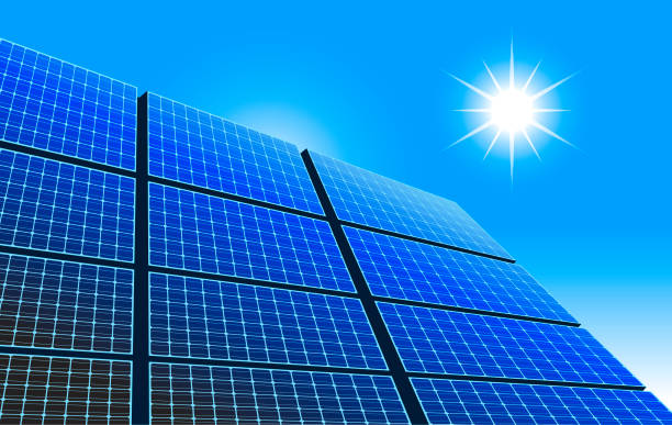 solar power panel, sonne und blauer himmel - solar power station solar energy sun clean stock-grafiken, -clipart, -cartoons und -symbole