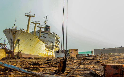 inside picture of gadani ship breaking yard balochistan