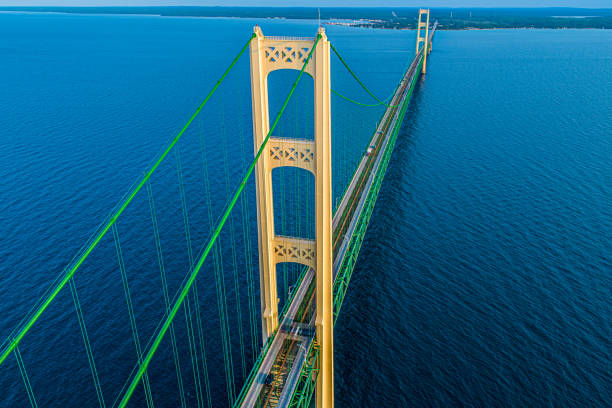 mackinac bridge golden hour 17 - straits of mackinac foto e immagini stock